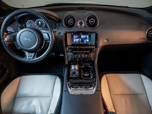 Used 2016 Jaguar XJ R image 14