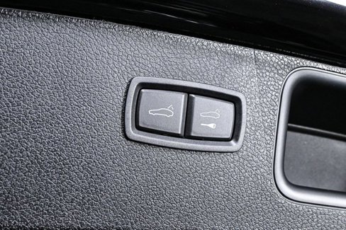 Certified 2025 Porsche Macan image 34