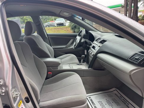 Used 2010 Toyota Camry LE image 20