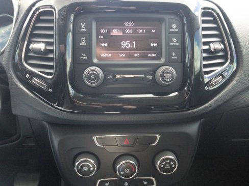 Used 2018 Jeep Compass Latitude image 20