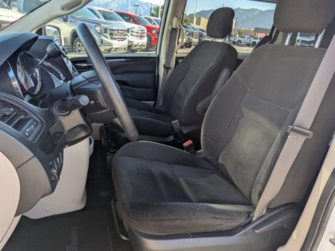 Used 2017 Dodge Grand Caravan SE image 24