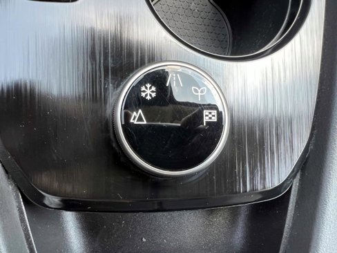 Used 2023 Nissan Rogue SV image 30