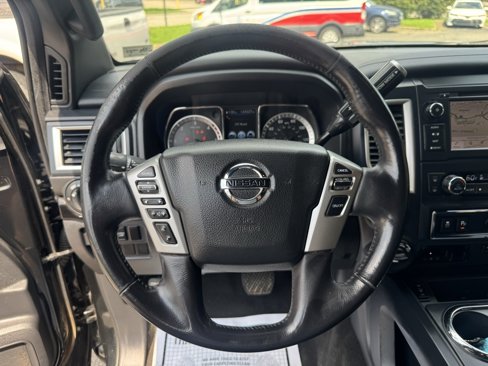 Used 2019 Nissan Titan SV w/ SV Convenience Package image 13