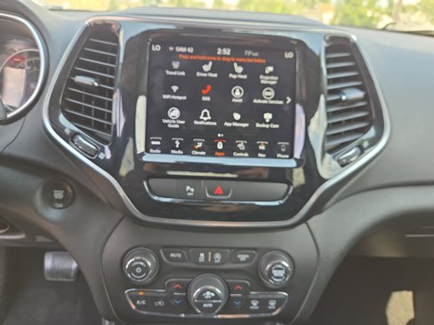 Used 2019 Jeep Cherokee Limited image 25