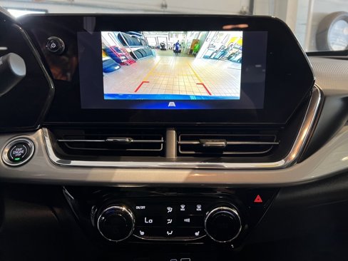 Used 2025 Chevrolet Trax LT w/ Driver Confidence Package image 21