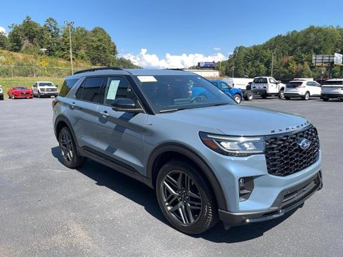 Certified 2025 Ford Explorer ST-Line w/ Premium Package image 4