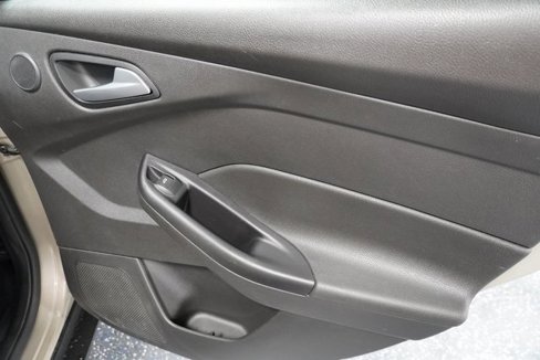 Used 2017 Ford Focus SEL w/ Interior Protection Package image 25