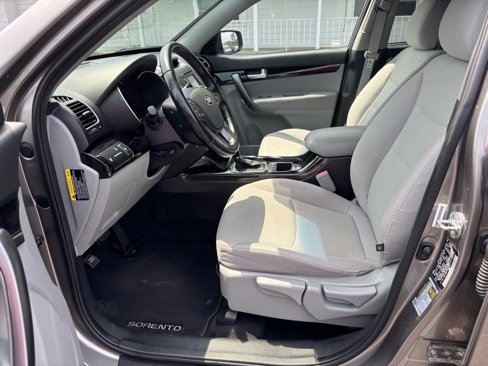 Used 2015 Kia Sorento LX image 9