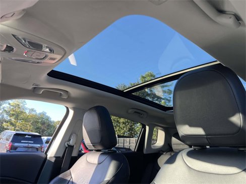 Used 2019 Jeep Compass Limited image 14