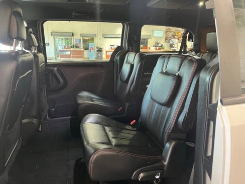 Used 2019 Dodge Grand Caravan GT image 25