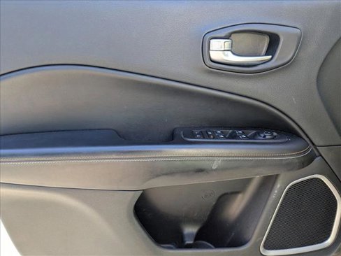 Used 2019 Jeep Compass Latitude w/ Popular Equipment Group image 9