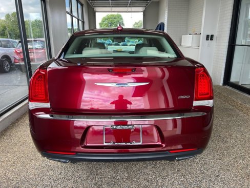 Used 2016 Chrysler 300 Limited image 3