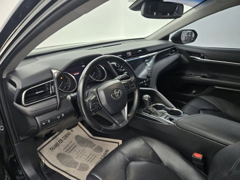 Used 2020 Toyota Camry XLE image 4
