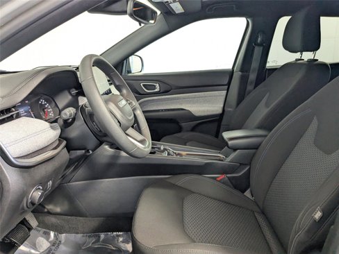Used 2023 Jeep Compass Sport image 11