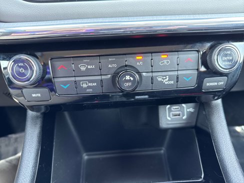 Certified 2022 Jeep Compass Limited image 29
