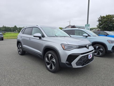 New 2025 Volkswagen Taos SE image 1