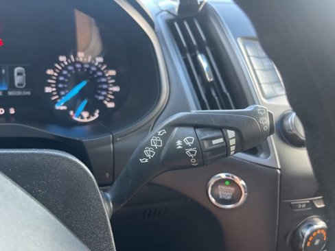 Used 2018 Ford Edge SE image 17