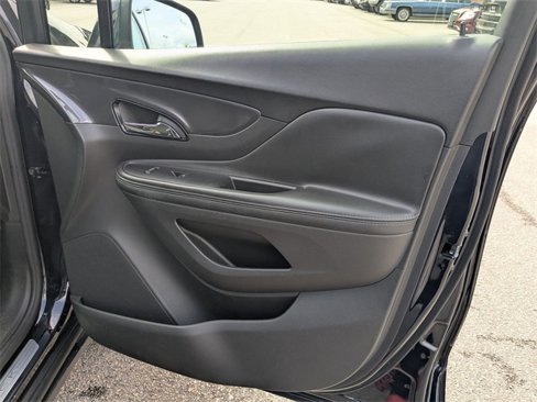 Used 2021 Buick Encore Preferred w/ Safety Package image 32
