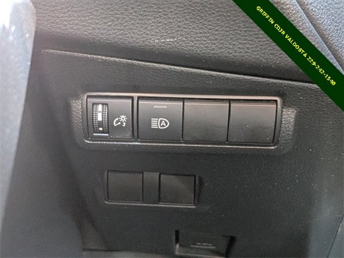 Used 2022 Toyota Corolla Cross XLE image 23