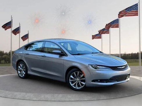 Used 2015 Chrysler 200 S image 3