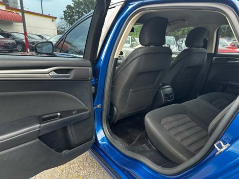 Used 2017 Ford Fusion SE image 13