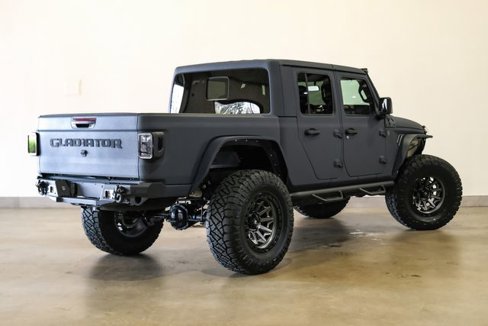 Used 2025 Jeep Gladiator Sport image 4