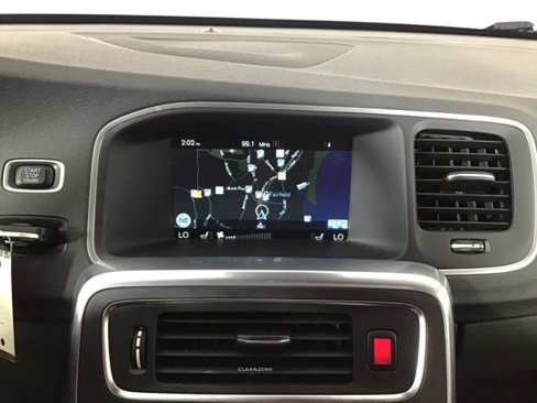 Used 2017 Volvo S60 T5 Inscription image 17
