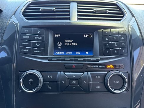 Used 2019 Ford Explorer XLT image 14
