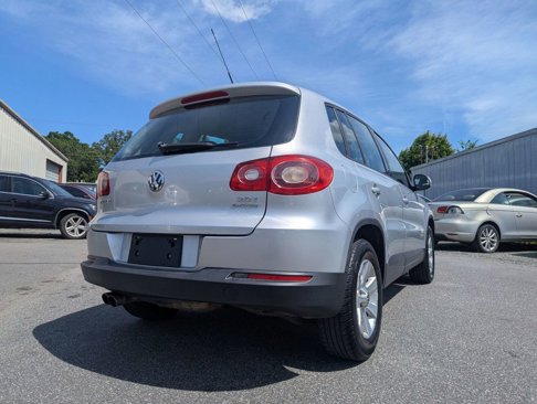 Used 2010 Volkswagen Tiguan S image 8