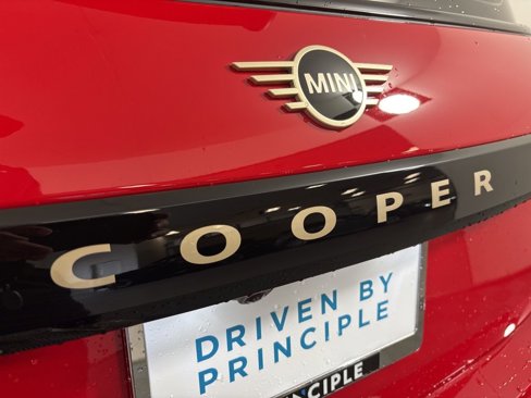 New 2025 MINI Cooper 2-Door Hardtop image 9