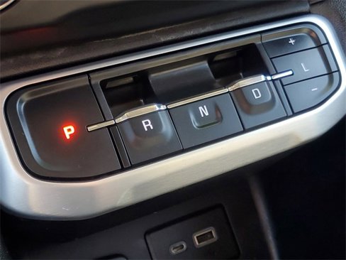 Used 2020 GMC Acadia SLE w/ Driver Convenience Package image 28