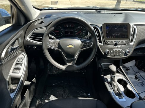Used 2024 Chevrolet Malibu LT image 2
