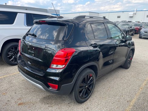 Used 2020 Chevrolet Trax LT w/ Redline Edition image 2