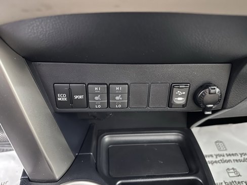 Used 2015 Toyota RAV4 Limited image 32