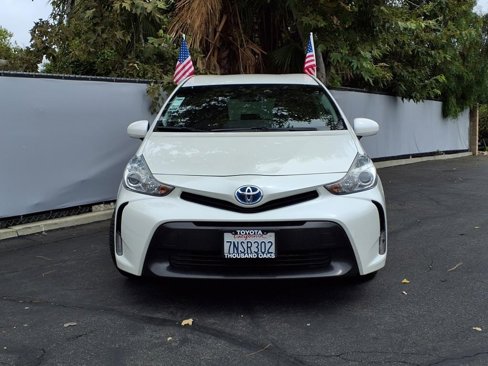 Used 2016 Toyota Prius V Three image 2