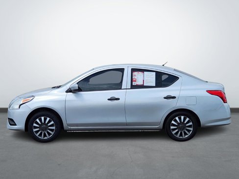 Used 2019 Nissan Versa S image 2