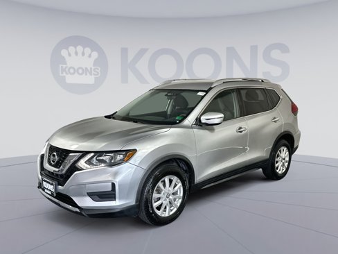 Used 2017 Nissan Rogue SV image 1