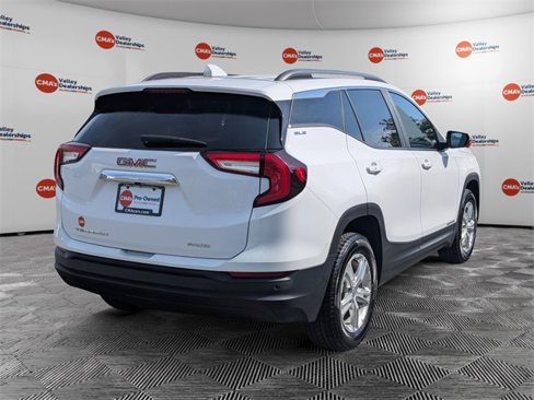 Used 2023 GMC Terrain SLE w/ Driver Convenience Package image 5