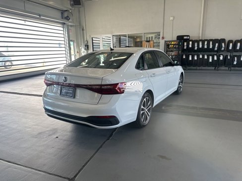 Certified 2025 Volkswagen Jetta Sport image 5