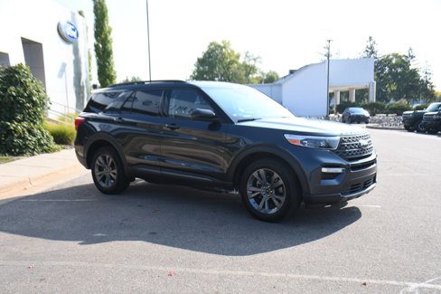 Used 2022 Ford Explorer XLT w/ Equipment Group 202A image 8