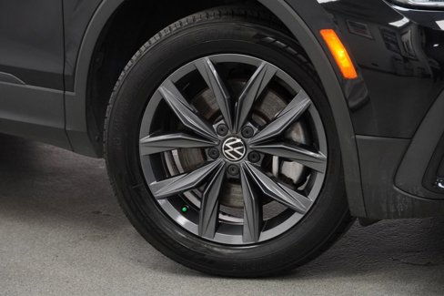 Used 2022 Volkswagen Tiguan SE image 3