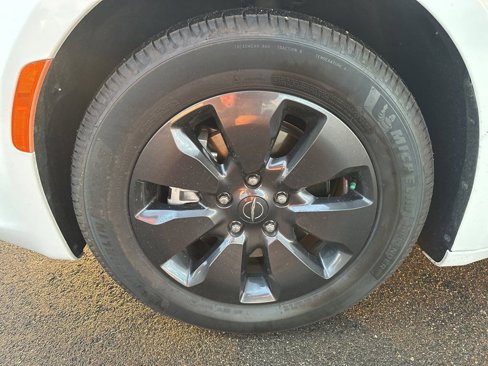 Used 2020 Chrysler Pacifica Touring-L w/ S Appearance Package image 10