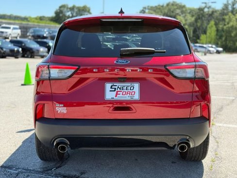 Used 2022 Ford Escape SE w/ SE Sport Appearance Package image 6