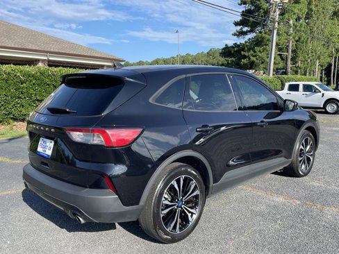 Used 2022 Ford Escape SE w/ SE Sport Appearance Package image 4