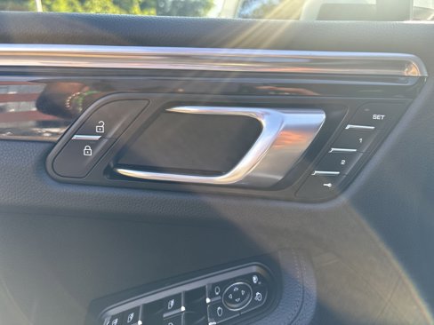 Used 2019 Porsche Macan image 18