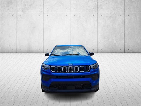 Used 2025 Jeep Compass Sport image 2