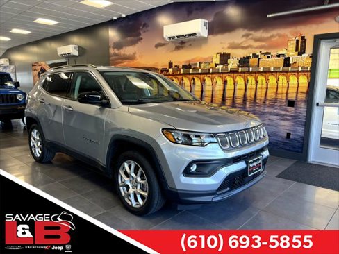 Certified 2022 Jeep Compass Latitude image 1