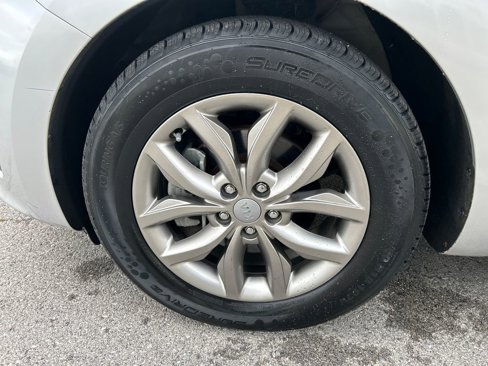Used 2019 Kia Sedona EX image 10
