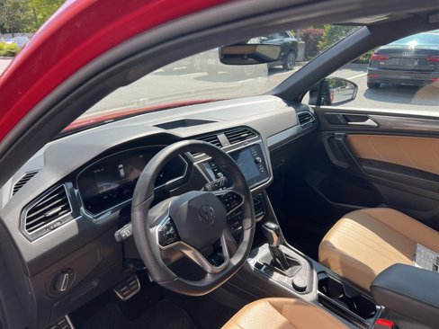 Used 2024 Volkswagen Tiguan SE R-Line image 55