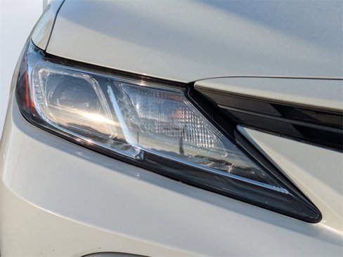 Used 2022 Toyota Camry LE image 9